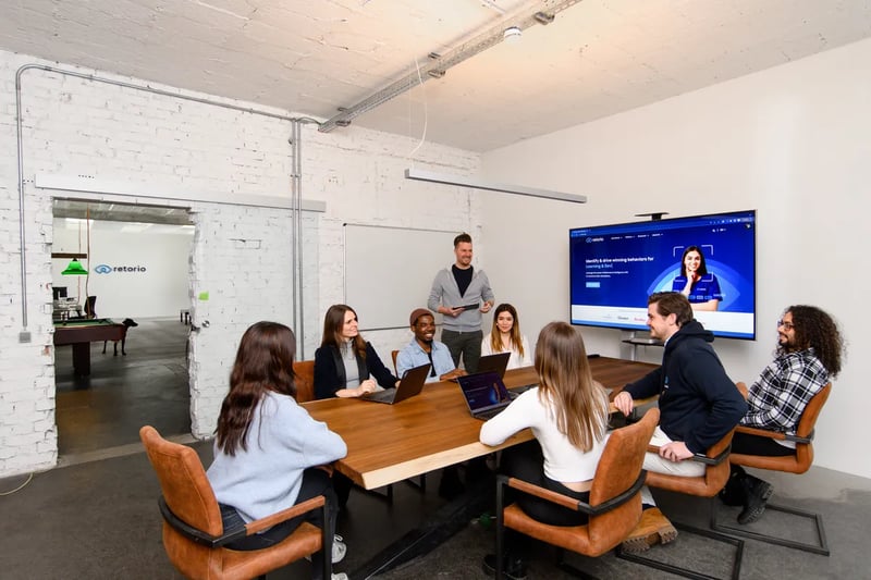 Retorio meeting room with employees
