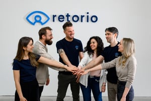 Retorio-Office-TeamHuddle-1