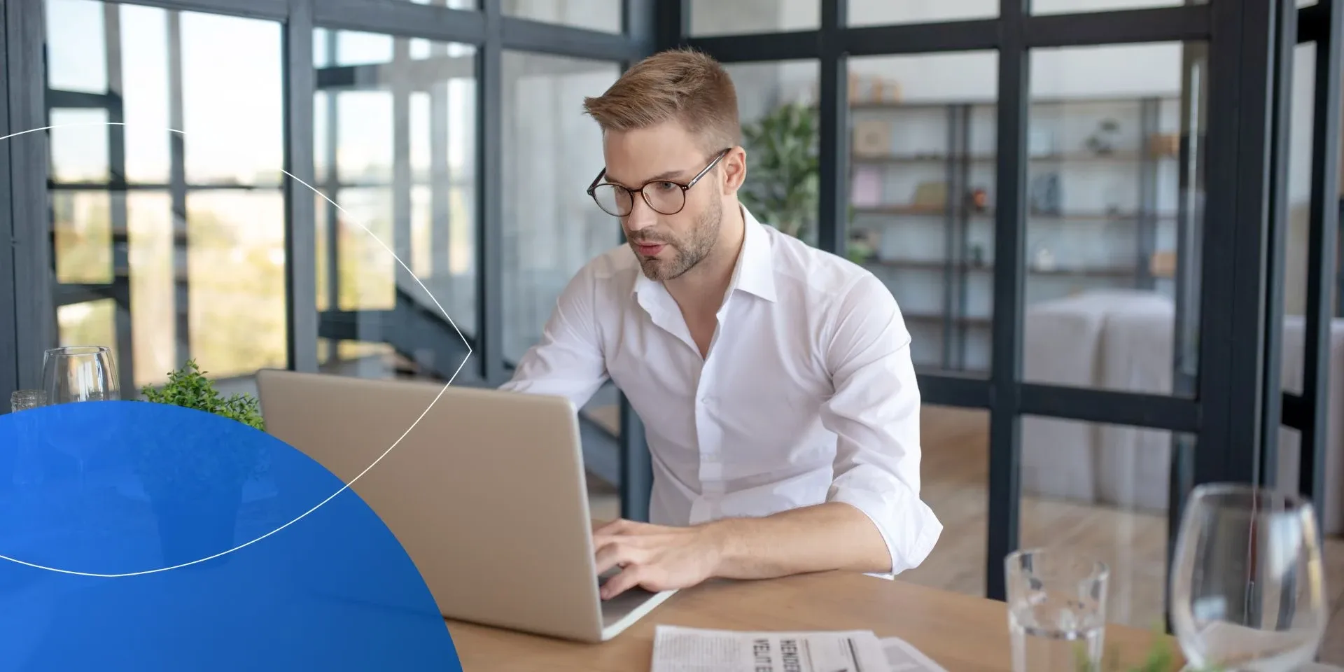 Retorio How to write an email template for scheduling a (AI) video interview man sitting at a desk typing on his laptop